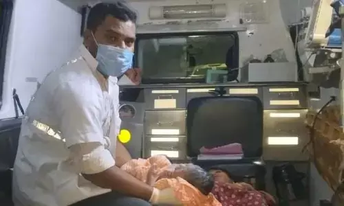 108 అంబులెన్స్ లో ప్రసవం.. తల్లి, శిశువు క్షేమం