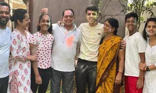 ఉమ్మడి జిల్లాలో సంబురంగా హోలీ పండుగ