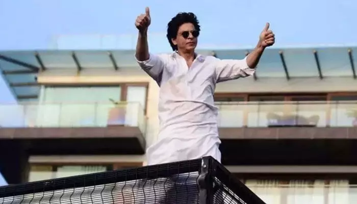 SRK ఇంట్లోకి చొరబడిన అభిమానులు.. 8 గంటల పాటు..