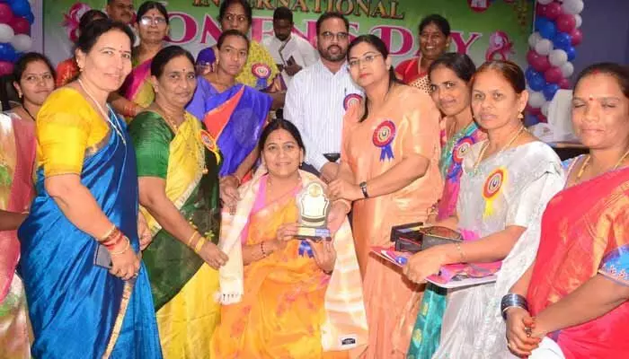 సమానహక్కును ఉద్యమంలా కొనసాగించాలి... సమానహక్కును ఉద్యమంలా కొనసాగించాలి...