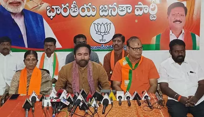 దేశంలో కాదు.. నీ రాష్ట్రంలో ఎంత వరకు నీతివంతమైన పాలన అందిచావు దేశంలో కాదు.. నీ రాష్ట్రంలో ఎంత వరకు నీతివంతమైన పాలన అందిచావు