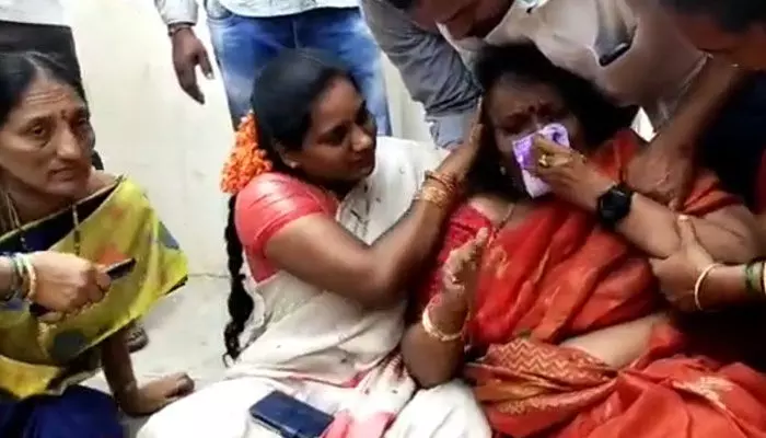 ఉమెన్స్ డే నాడే టీటీడీపీలో బయటపడ్డ వర్గపోరు! (వీడియో) ఉమెన్స్ డే నాడే టీటీడీపీలో బయటపడ్డ వర్గపోరు! (వీడియో)