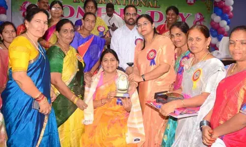 సమానహక్కును ఉద్యమంలా కొనసాగించాలి...