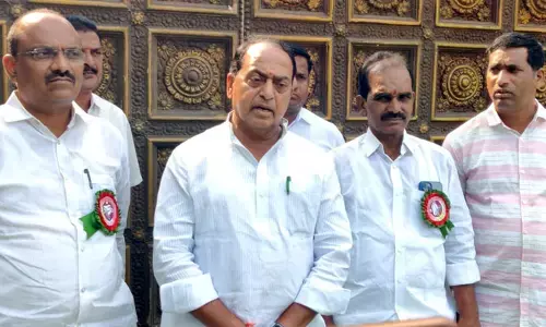 కవితకు ఈడీ నోటీసులు : కేసీఆర్‌ను ఎదుర్కొనే దమ్ములేకనే.. : ఇంద్రకరణ్ రెడ్డి