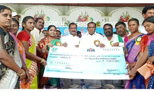 మహిళల ఆర్థికాభివృద్ధికి ప్రభుత్వం కృషి: ఎమ్మెల్యే మదన్ రెడ్డి, రాష్ట్ర మహిళా కమిషన్ చైర్పర్సన్ సునీతారెడ్డి