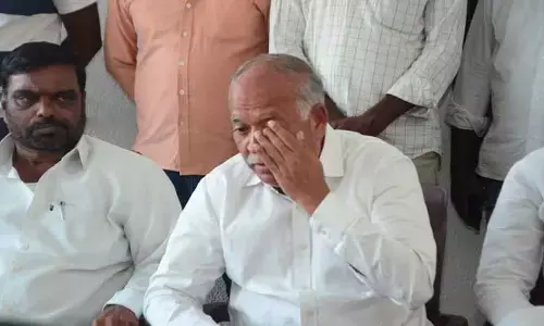 నల్గొండ బీఆర్ఎస్ కు భారీ షాక్: చకిలం రాజీనామా