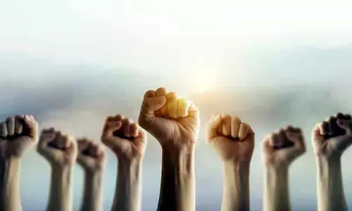 ప్రశ్నించే గొంతులకు స్థానమెక్కడ?