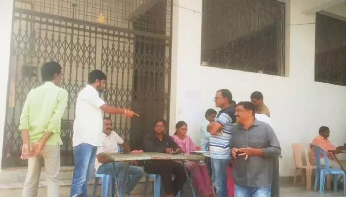 ఎన్నిసార్లు సర్వే చేసినా అధికారులు ఎందుకు విఫలమవుతున్నారు..? ఎన్నిసార్లు సర్వే చేసినా అధికారులు ఎందుకు విఫలమవుతున్నారు..?