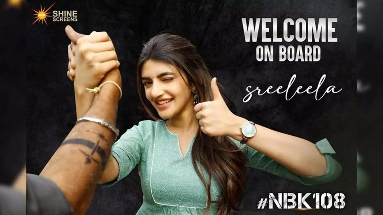 బాలకృష్ణ చేయి పట్టుకుని.. క్యూట్ ఎక్స్ప్రెషన్ ఇచ్చిన శ్రీలీల బాలకృష్ణ చేయి పట్టుకుని.. క్యూట్ ఎక్స్ప్రెషన్ ఇచ్చిన శ్రీలీల
