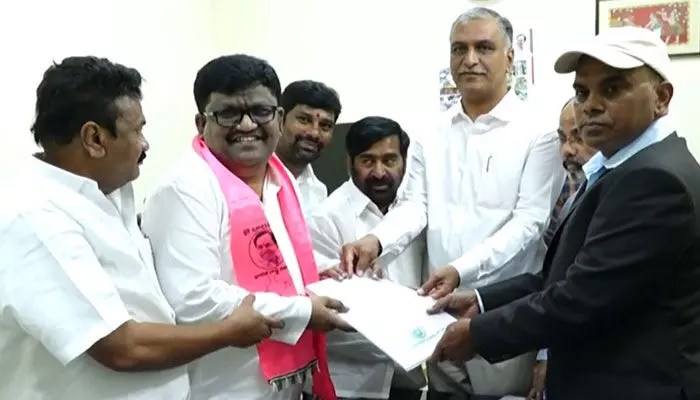 ఎమ్మెల్సీ కోటా ఎమ్మెల్సీగా బీఆర్ఎస్ అభ్యర్థుల నామినేషన్లు ఎమ్మెల్సీ కోటా ఎమ్మెల్సీగా బీఆర్ఎస్ అభ్యర్థుల నామినేషన్లు