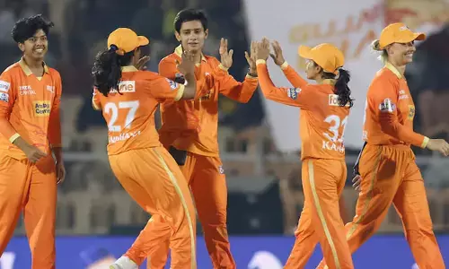 WPL 2023: పోరాడి ఓడిన RCB.. మొదటి విక్టరి సాధించిన గుజరాత్..