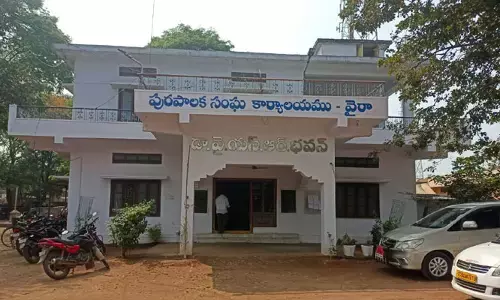 ఇక్కడ నేను చెప్పిందే వేదం.. కార్మికులంతా నా కనుసన్నల్లో పని చేయాలి