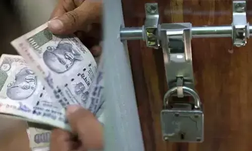 Call Money: వడ్డీ కట్టలేదని ఇంటికి తాళం.. అవమానంతో వెళ్లిపోయిన మహిళ