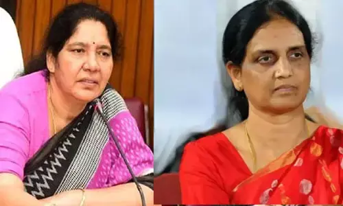 బ్రేకింగ్: ఢిల్లీకి బయలుదేరిన మహిళా మంత్రులు.. కేబినెట్ భేటీ మధ్యలోనే హస్తినకు పయనం!