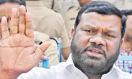 కేసీఆర్ జాతీయ రాజకీయాల్లో ఎదగకూడదనే కవితకు నోటీసులు!.. గజ్జల కాంతం
