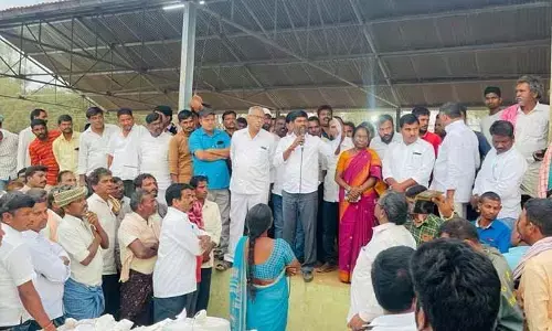 వేరుశనగ దిగుబడి అమోఘం: గువ్వల బాలరాజు