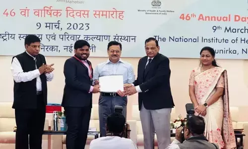 డాక్టర్ ​శ్యాం సుందర్ ​దుర్గంకు బంగారు పతకం