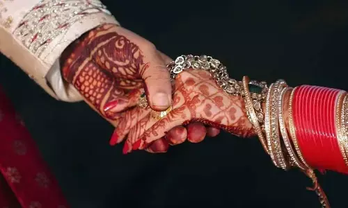 రాత్రి పూట భార్యలను మార్చుకునే ఆచారం..