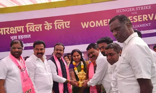 కవిత దీక్షకు మద్దతుగా ఢిల్లీకి బీఆర్ఎస్ నేతలు
