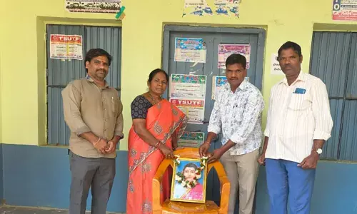 సావిత్రిబాయి పూలేకి ఘన నివాళి