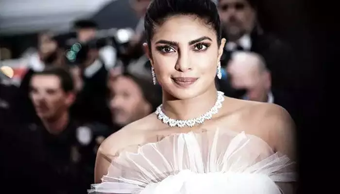 Priyanka Chopra: 22ఏళ్లలో తొలిసారి మేల్ యాక్టర్స్తో సమాన రెమ్యునరేషన్ : ప్రియాంక చోప్రా Priyanka Chopra: 22ఏళ్లలో తొలిసారి మేల్ యాక్టర్స్తో సమాన రెమ్యునరేషన్ : ప్రియాంక చోప్రా