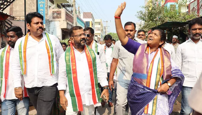 కాంగ్రెస్ తోనే పేదల ఇంట్లో వెలుగు.. ఎమ్మెల్యే సీతక్క కాంగ్రెస్ తోనే పేదల ఇంట్లో వెలుగు.. ఎమ్మెల్యే సీతక్క
