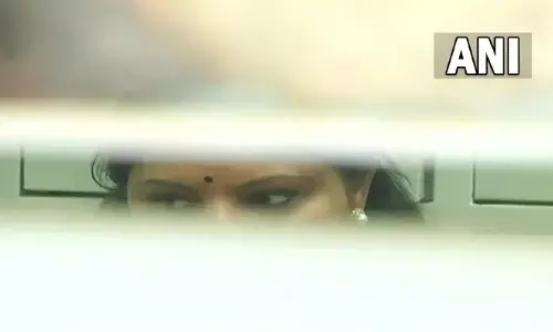 ఢిల్లీ లిక్కర్ స్కామ్: కవితపై ప్రశ్నల వర్షం కురిపిస్తోన్న ఐదుగురు ఈడీ అధికారుల బృందం