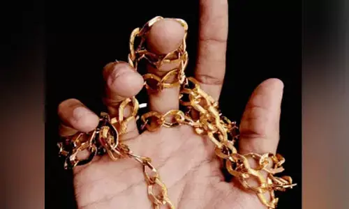 భర్త అప్పులు... చైన్ స్నాచర్ గా మారిన భార్య