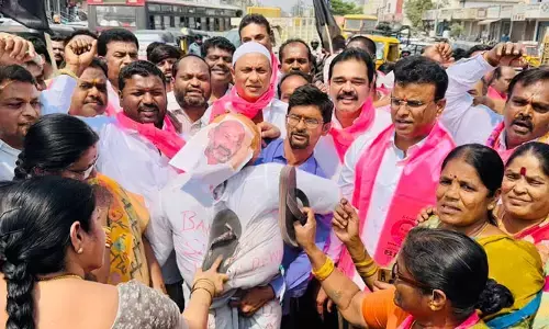 బండి సంజయ్ వ్యాఖ్యలకు నిరసనగా ఎమ్మెల్యే ఆధ్వర్యంలో ధర్నా