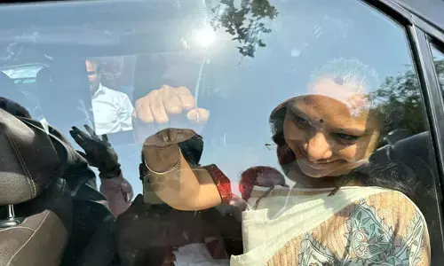 విచారణకు వెళ్లేముందు కవిత కట్టుకున్న చీర ఇదే..!