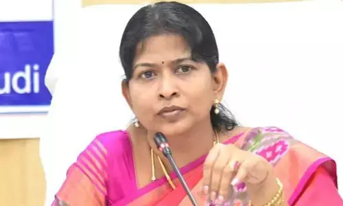 Ap News: హోంమంత్రి వనితకు ఎదురుగాలి వీస్తోందా..?