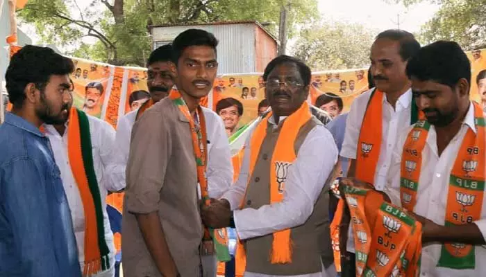 తాడిచెర్ల బ్లాక్ లో 20వేల కోట్లు అవినీతి.. తాడిచెర్ల బ్లాక్ లో 20వేల కోట్లు అవినీతి..