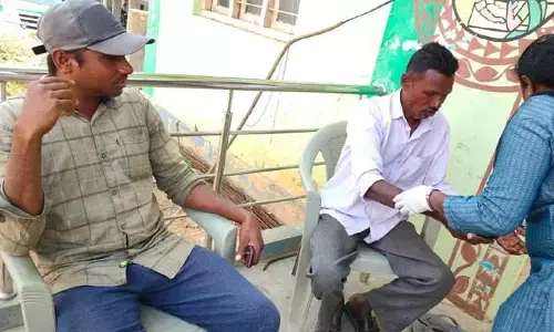 రైతులపై అడవి పంది దాడి..!