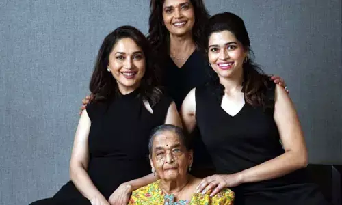 Madhuri Dixit: బాలీవుడ్ స్టార్ హీరోయిన్ తల్లి కన్నుమూత