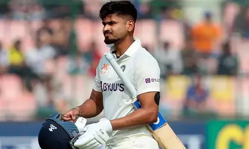 నాలుగో టెస్టులో భారత్‌కు షాక్.. బ్యాటింగ్ చేయకుండానే స్కానింగ్ కోసం వెళ్లిన అయ్యర్