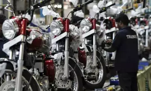 35 శాతం పడిపోయిన వాహనాల ఎగుమతులు!