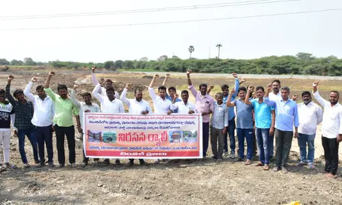 కమ్యూనిస్టులే కబ్జాకోర్లు.. బీఆర్ఎస్ లో చేరి భూ దందాలు