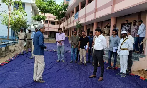 ఎమ్మెల్సీ ఎన్నికల పోలింగ్ కేంద్రాలను పరిశీలించిన కలెక్టర్ రవి నాయక్