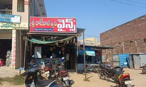 వర్ధన్నపేటలో బార్లను తలదన్నేలా వైన్స్ షాపులు