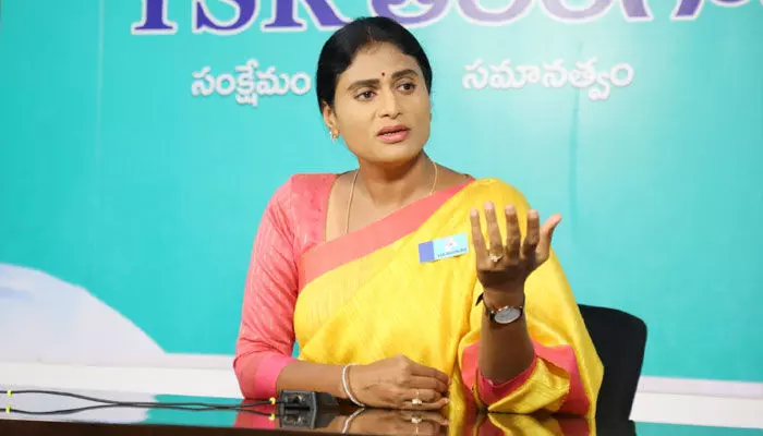 కాళేశ్వరంలో రూ.70 వేల కోట్ల అవినీతి: షర్మిల కాళేశ్వరంలో రూ.70 వేల కోట్ల అవినీతి: షర్మిల