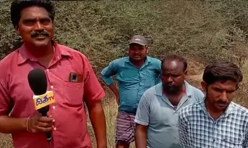 మా గోస పట్టించుకోరా?.. ఏటూరునాగారంలో రైతుల ఆందోళన