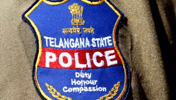 ప్రవీణ్ ఫోన్లో మహిళల నగ్న ఫొటోలు.. పోలీసుల కీలక నిర్ణయం ప్రవీణ్ ఫోన్లో మహిళల నగ్న ఫొటోలు.. పోలీసుల కీలక నిర్ణయం