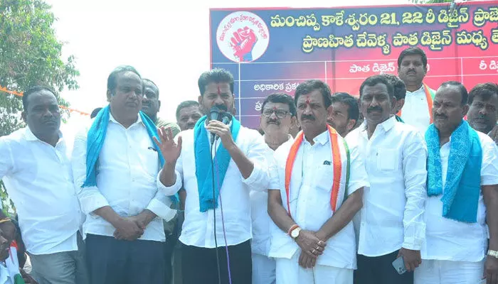 కేసీఆర్ స్వార్ధానికి కాళేశ్వరం ప్రాజెక్టు 21,22 ప్యాకేజీ బలైంది కేసీఆర్ స్వార్ధానికి కాళేశ్వరం ప్రాజెక్టు 21,22 ప్యాకేజీ బలైంది