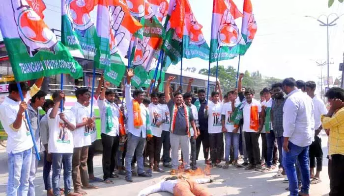 ఎంపీ ఉత్తమ్ కుమార్ రెడ్డి కుటుంబంపై ఆసత్య ఆరోపణలు మానుకోవాలి ఎంపీ ఉత్తమ్ కుమార్ రెడ్డి కుటుంబంపై ఆసత్య ఆరోపణలు మానుకోవాలి