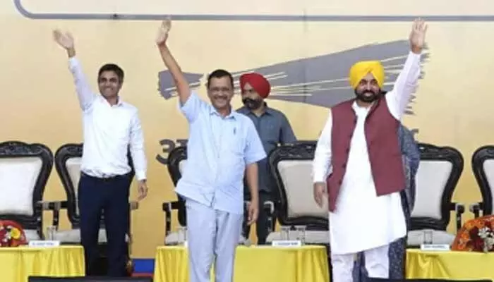 ఆ రెండు రాష్ట్రాల అసెంబ్లీ ఎన్నికల్లో కూడా పోటీ చేస్తాం: కేజ్రీవాల్ ఆ రెండు రాష్ట్రాల అసెంబ్లీ ఎన్నికల్లో కూడా పోటీ చేస్తాం: కేజ్రీవాల్