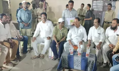 జర్నలిస్టుకు మంత్రి ఇంద్రకరణ్ రెడ్డి పరామర్శ