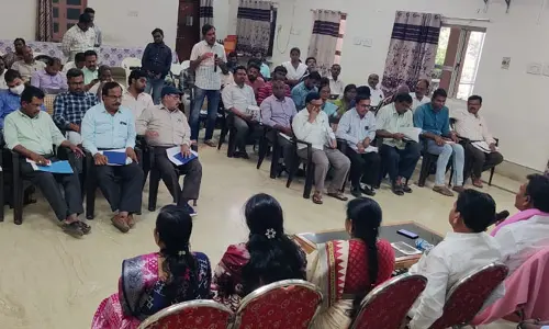 పేదోళ్లంటే అలుసెందుకు..ప్రభుత్వ విప్ రేగా