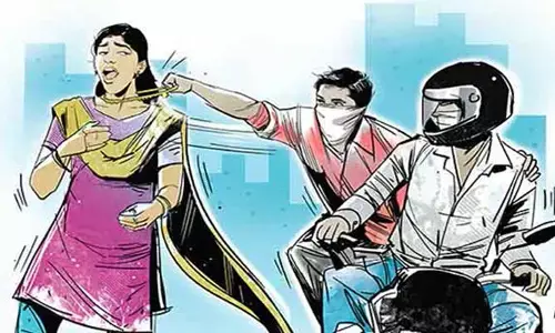 మహిళ మెడలో గొలుసు చోరీ..