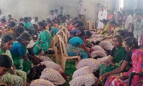 పాదపూజతో పరవశించిన మణిగిల్ల.. అట్టహసంగా అక్షర దీక్ష ముగింపు ప్రోగ్రాం