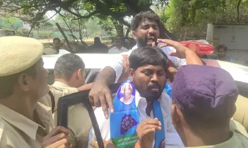 TSPSC చైర్మన్, కార్యదర్శిని వెంటనే తొలగించాలి: విద్యార్థి సంఘాల డిమాండ్